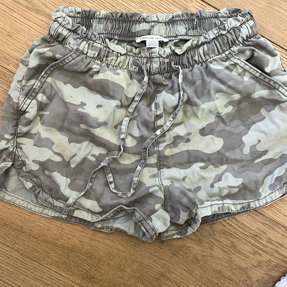 American Eagle woman shorts. Cameo.